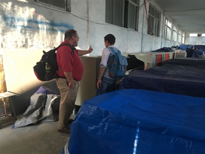 美國客戶驗收汽車內飾件植絨設備